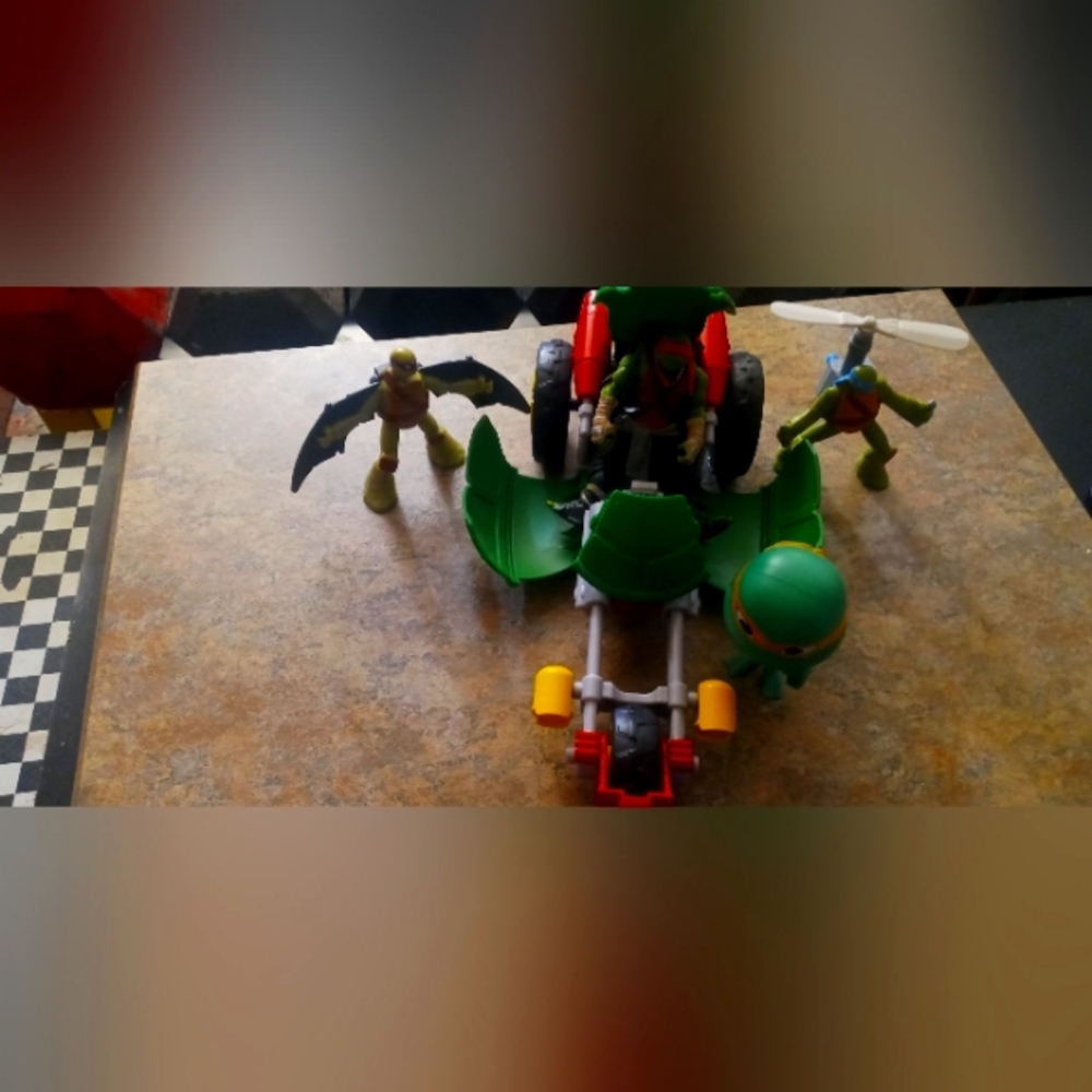 Ninja turtles set of 4 figures 1 vehicle set#5 Vehicle Playset